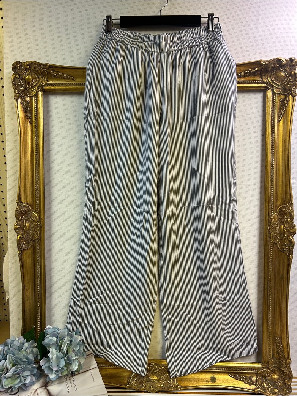 Sincerly Jules Blue & White Pinstriped Pants | M